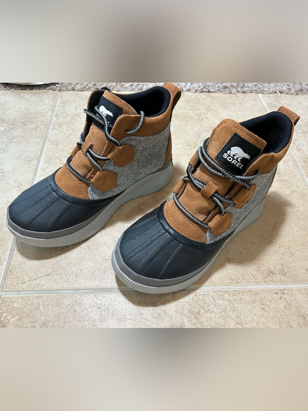 NWT🌷Sorel Black, Grey & Tan Winter Boot
